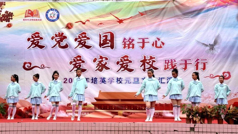 爱德华一直在等着他的公爵头衔，女王又额外授予了他另一个头衔