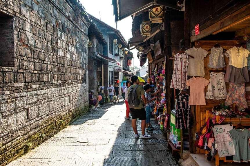 丽江股份(002033.SZ)发预增，预计2023年度净利润2.15亿元—2.4亿元，同比暴增5735.1%—6413.6%